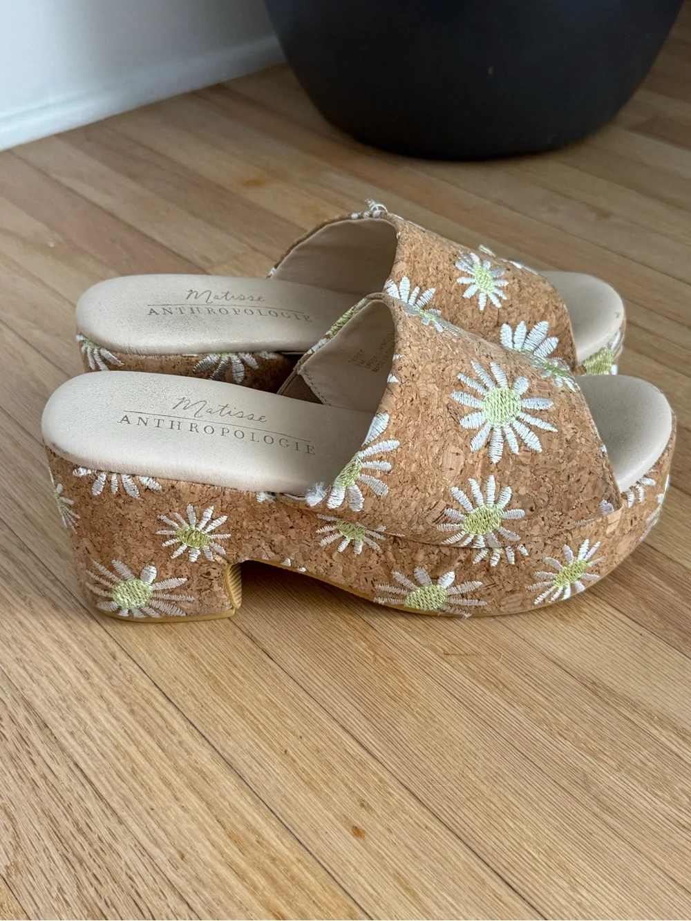 Cork Daisy Embroidered Slide Sandals